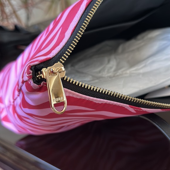 NEW!! Furla Extra Large Calypso Tote Bag – Designer Nylon & Leather Shoulder Bag - Picture 10 of 12